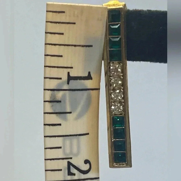 CLASSIC GREEN & WHITE RHINESTONE CLIP ON EARRINGS. - Picture 8 of 11